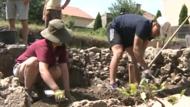 Sapaturi americane in Alba Iulia. Arheologii cauta ramasitele templului Mithraeum Imagine