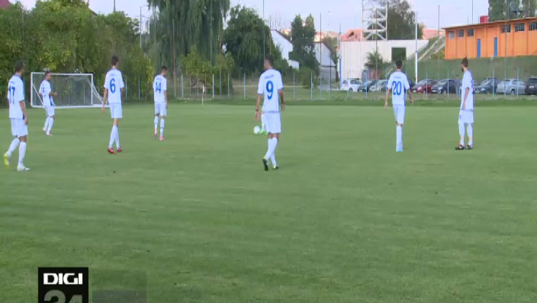 Sapte fosti jucatori de la FCU joaca la Podari Imagine