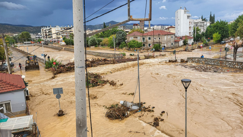 Sapte morti in cele mai grave inundatii din Grecia din 1955 incoace. Thesalia a devenit un lac, oamenii au fost salvati cu elicopterele Imagine