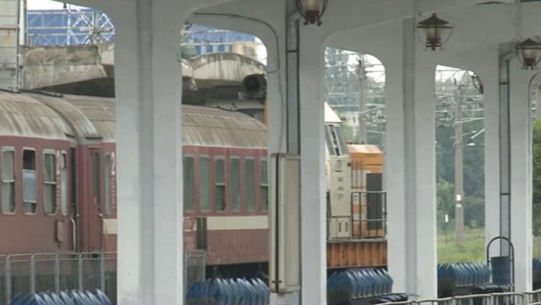 Sapte ore intarziere cu trenul. CFR ofera redirectionare, dar calatorii au pierdut avionul Imagine