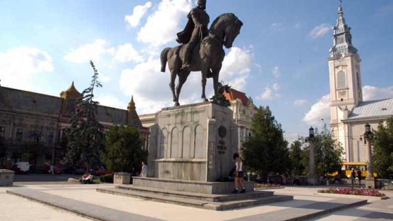 Sarbatoare cu dubla semnificatie. In Oradea au fost sarbatoriti Mihai Viteazul si Divizia 11 Mecanizata „Carei" Imagine