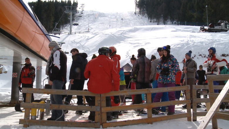 Sarbatoare in inima Muntilor Apuseni, la Serbarile Zapezii de la Vartop Imagine