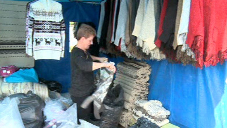 Sarbatorile Iasiului: Comerciantii si-au deschis standurile si au marfuri mai variate decat anul trecut  Imagine