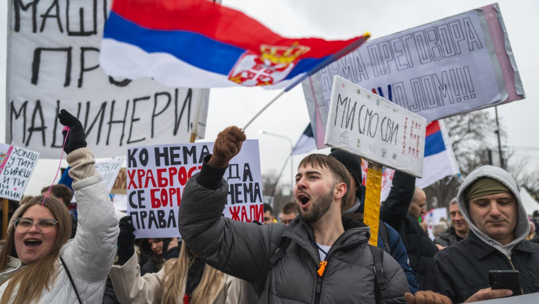 Sarbii cer in strada demisia presedintelui Vucic. „E o revolutie” Imagine