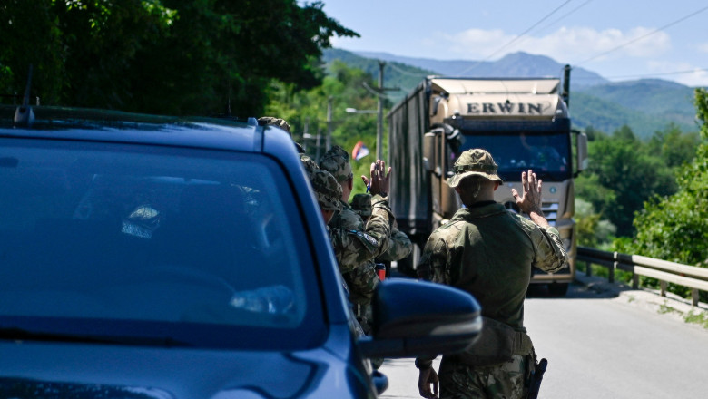Sarbii din Kosovo au inlaturat baricadele de la frontiera Imagine