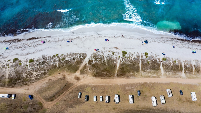 Sardinia a ajuns sa ofere cate 15.000 de euro celor care se muta acolo. De ce pleaca oamenii de pe insula cu nisip fin si ape turcoaz Imagine