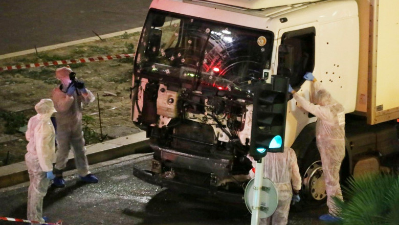 Sase ani de la atentatul terorist din Nisa. 87 de oameni au fost ucisi de un barbat care a intrat cu camionul in multime Imagine