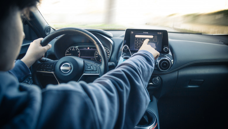 Sase copii din Prahova au furat o masina si au condus-o pe rand, provocand un accident Imagine