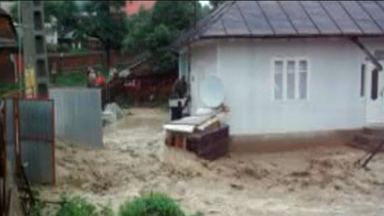 Sase localitati afectate de inundatii in Neamt, in urma unei ploi de o ora Imagine