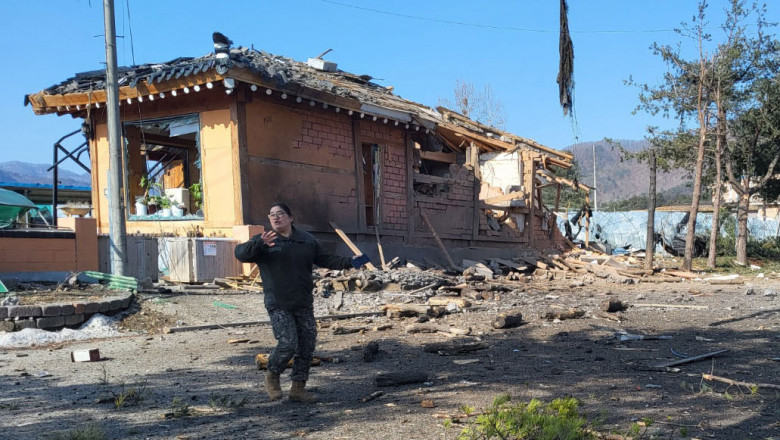 Sat din Coreea de Sud, bombardat din greseala in timpul unui exercitiu militar. Sapte oameni au fost raniti Imagine