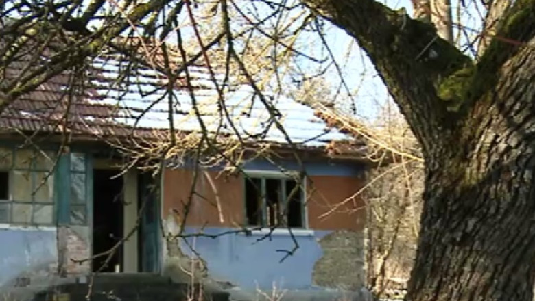 Satul cu trei suflete. Doi batrani si fiul lor sunt singurii localnici din Maleni Imagine