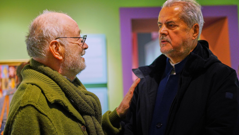 Scandal cu falsuri la muzeu. Adrian Nastase, „revoltat” de „linsajul” indreptat impotriva sa, isi retrage tablourile din expozitia MNAR Imagine