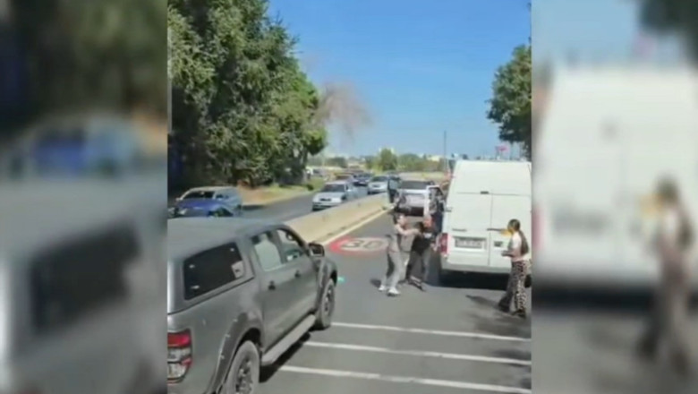 Scandal in trafic la intrarea in Constanta. Soferi filmati in timp ce se bat in mijlocul drumului Imagine