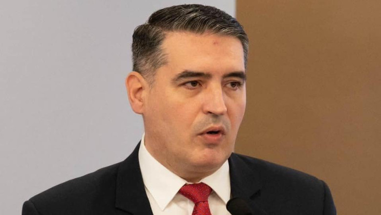 Scandal la Ministerul Educatiei. Secretarul de stat Florin Lixandru sustine ca i-au fost retrase atributiile pentru „delict de opinie” Imagine