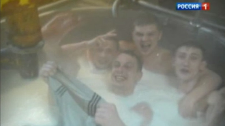 Scandal la o fabrica de branzeturi din Rusia. Angajatii au facut baie in laptele folosit la preparate Imagine