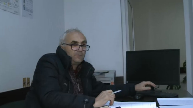 Scandal la o primarie din Gorj dupa ce un angajat a fost mutat cu biroul pe hol. "Nu esti in frig, esti la relatii cu publicul" Imagine