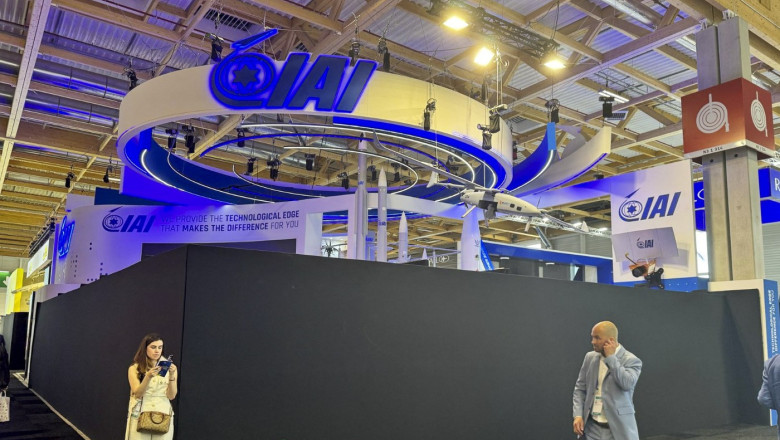 Scandal la Salonul aeronautic de la Paris: Franta a baricadat standuri de armament israeliene. Reactia Israelului Imagine