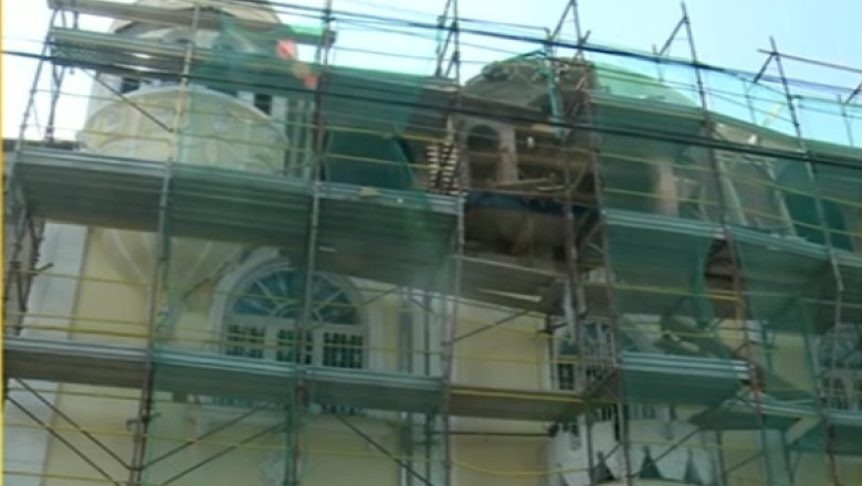 Scandal la Timisoara din cauza turnurilor de pe palatul unui cetatean rom Imagine