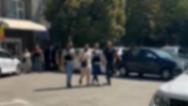 Scandal la un spital din Craiova. Sapte persoane au fost retinute dupa ce au vrut sa ia cu forta o tanara de 18 ani Imagine