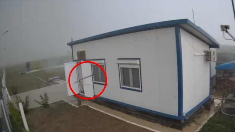 Scandal monstru in Vrancea. Fermierii au atacat cu pietre rachetele antigrindina, suparati ca nu mai ploua Imagine