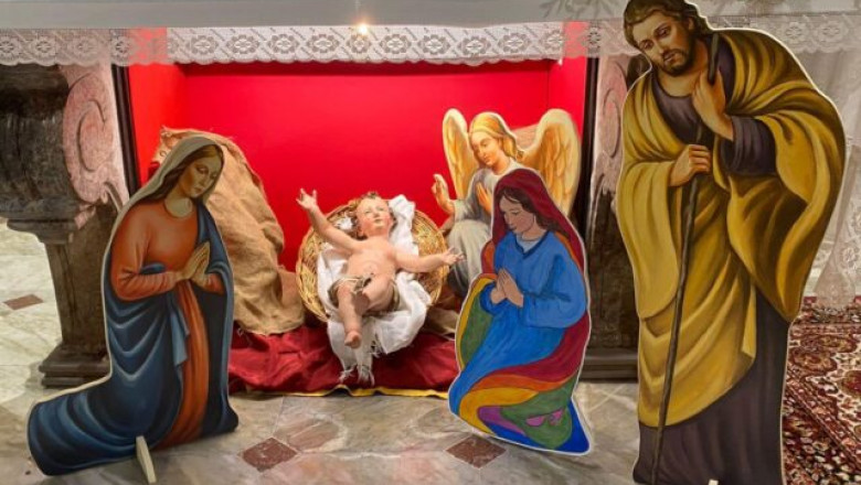 Scandal religios in Italia. Intr-o biserica, pruncul Iisus are doua mame: „Familiile nu mai sunt doar traditionale” Imagine