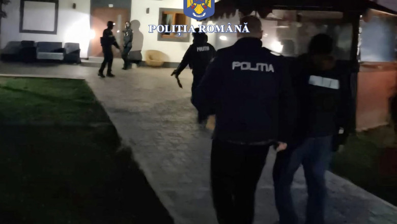 Scandal sexual in sportul romanesc. Antrenorul acuzat ca isi obliga sportivele sa se prostitueze ar fi fugit din tara Imagine