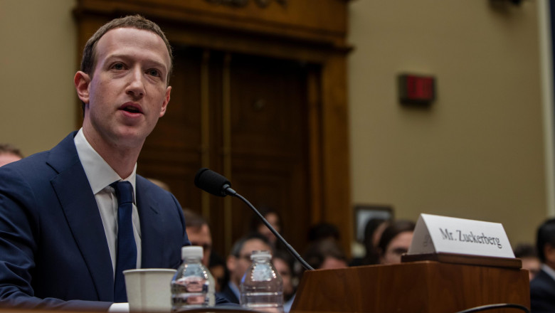 Scandalul Cambridge Analytica nu-i da pace lui Mark Zuckerberg. Fondatorul Facebook a fost dat in judecata Imagine