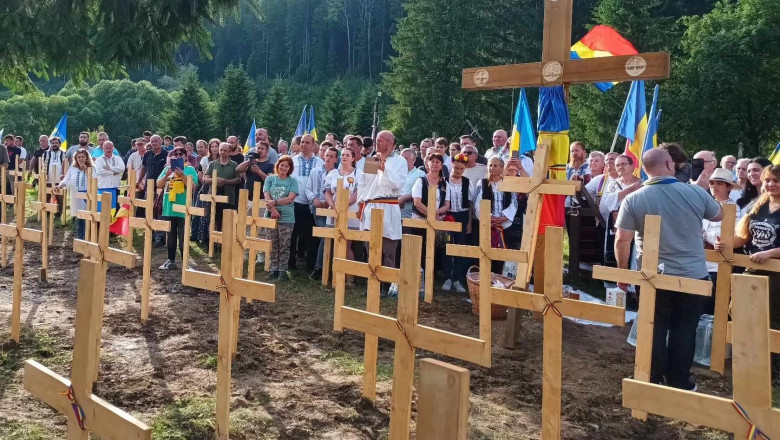 Scandalul crucilor de la Valea Uzului. Zeci de primari din Harghita ii cer ministrului Predoiu ca vinovatii sa fie pedepsiti Imagine