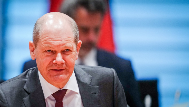 Scholz neaga ca Germania livreaza prea incet armament Ucrainei. „Trebuie sa poti sa il folosesti, trebuie sa fii antrenat pentru asta” Imagine