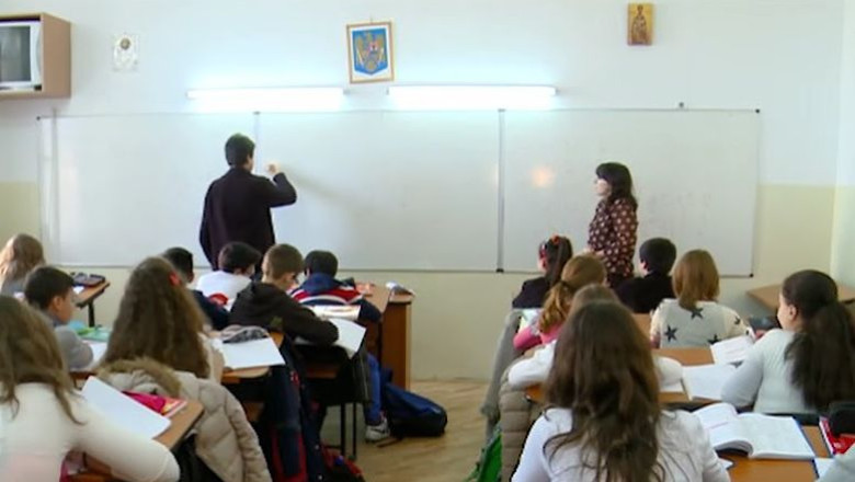 ”Scoala altfel”: profesorii nu mai pun mana pe bani de la elevi Imagine