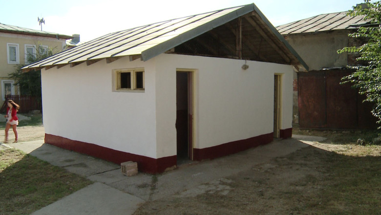 Scoala cu internet, dar toaleta in curte Imagine