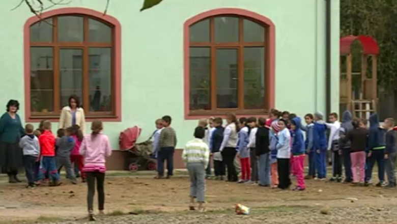 Scoala cu toaleta de 900 de euro pe metru patrat Imagine