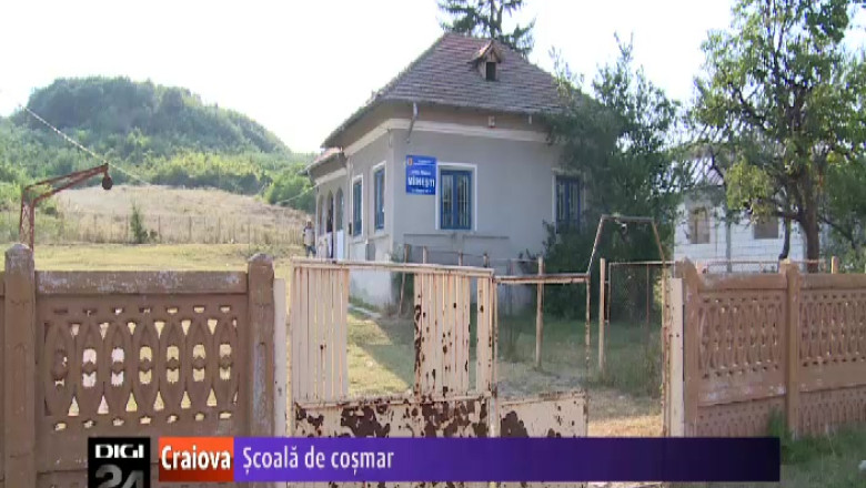 Scoala de cosmar. Elevii din Mainesti-Olt, la ore intr-o cladire nerenovata de cativa ani Imagine