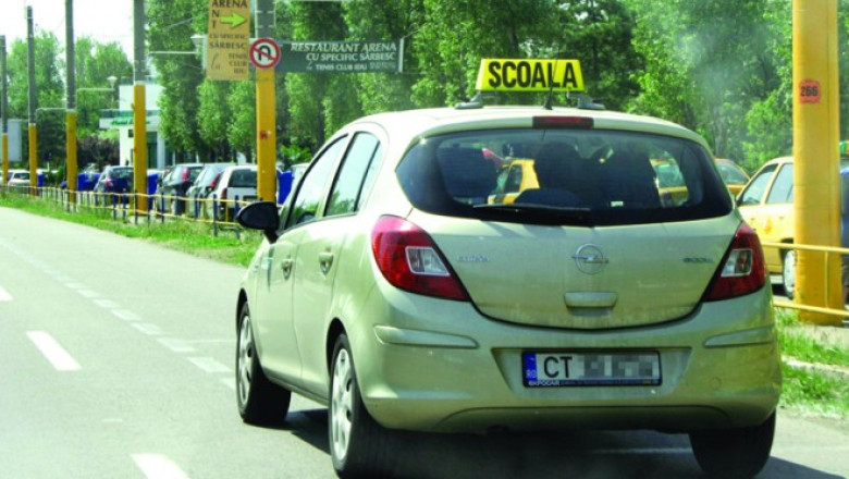 Scoala de soferi, mai scumpa. Cei care doresc sa obtina permis categoria B vor plati pana la 2.000 de lei Imagine