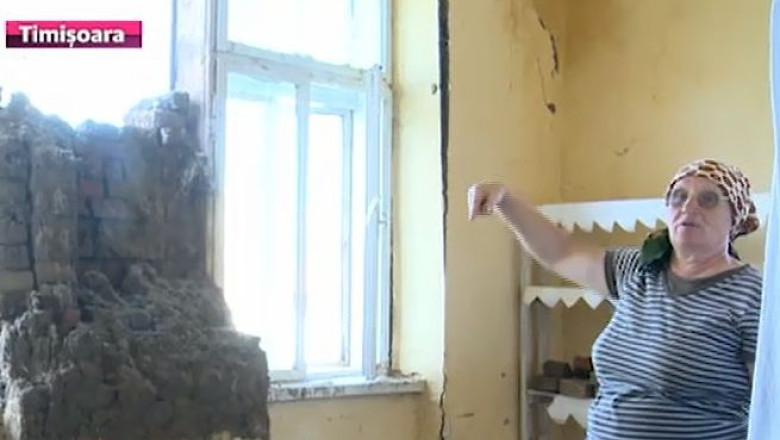 Scoala desfiintata. Cladirea unitatii de invatamant din Semlacu Mic a fost puternic afectata de inundatii Imagine