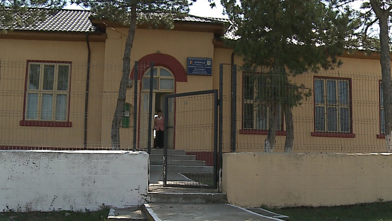 Scoala din Baltagesti nu are apa curenta. Si grupurile sanitare sunt intr-o stare deploabila Imagine