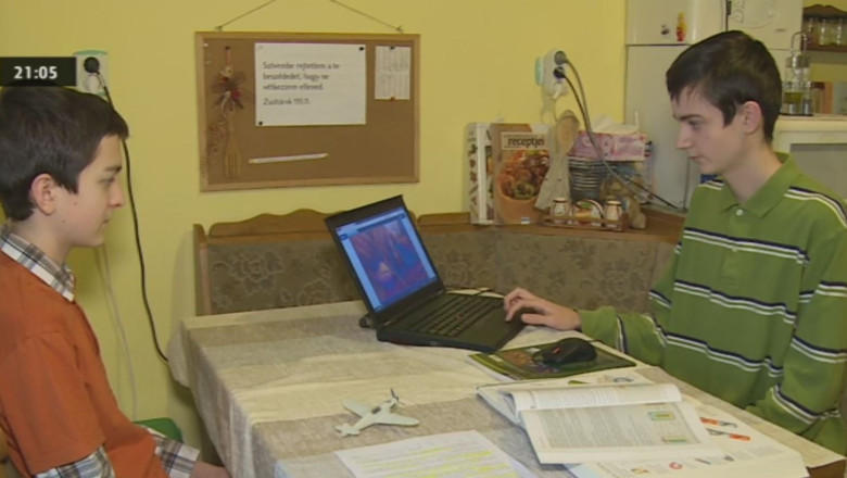 Scoala din sufragerie Imagine