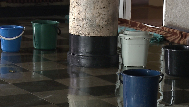 Scoala fara acoperis. La Colegiul Agricol Poarta Alba ploua in salile de curs Imagine