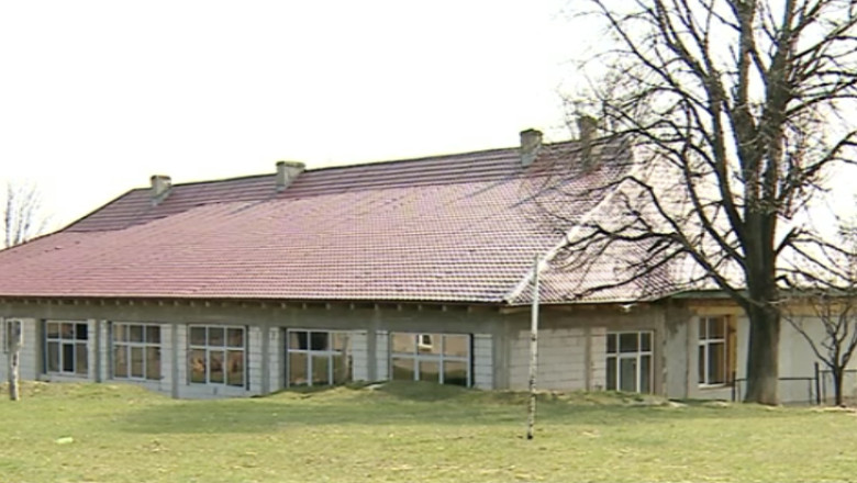 Scoala fara usi. O primarie din Iasi a platit 650.000 de lei pentru o cladire care nu poate fi folosita Imagine