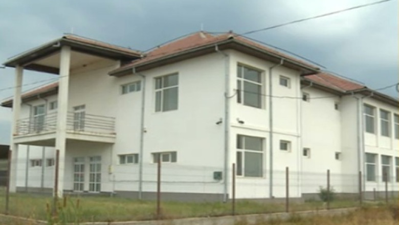 Scoala moderna fara elevi. O unitate de invatamant din Bihor sta nefolosita din 2006 Imagine