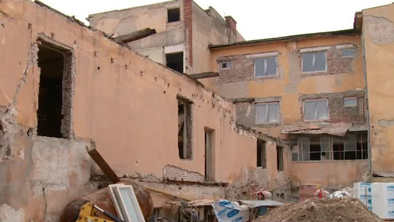 Scoala transformata in bloc de locuinte Imagine