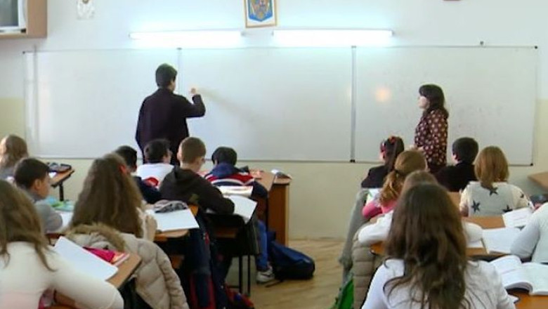 Scoli din Timis fara bani pentru salariile dascalilor Imagine