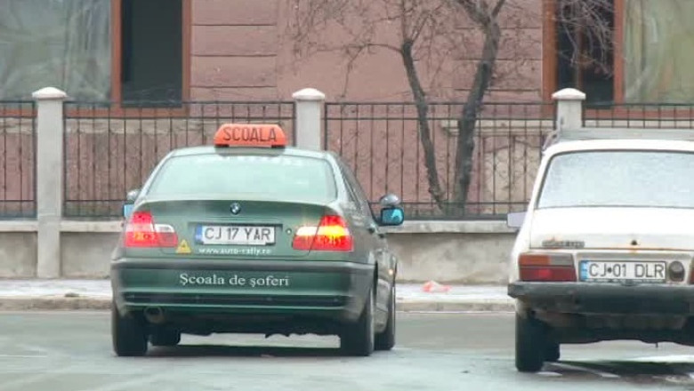 Scolile de soferi functioneaza fara cadru legal Imagine