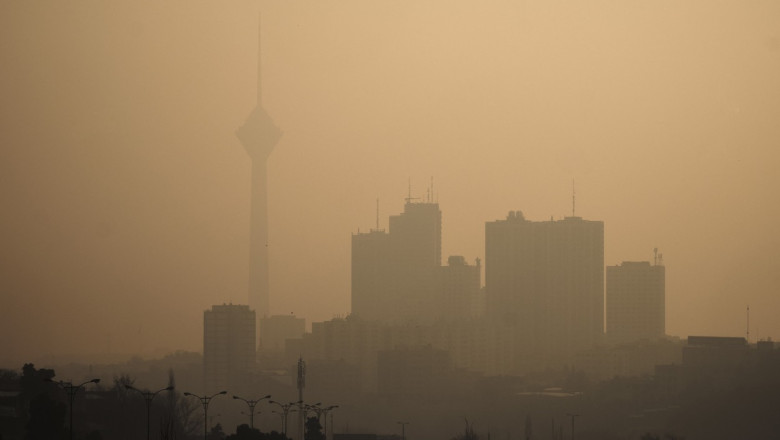 Scolile, gradinitele si universitatile vor fi inchise la Teheran din cauza nivelului foarte ridicat al poluarii Imagine