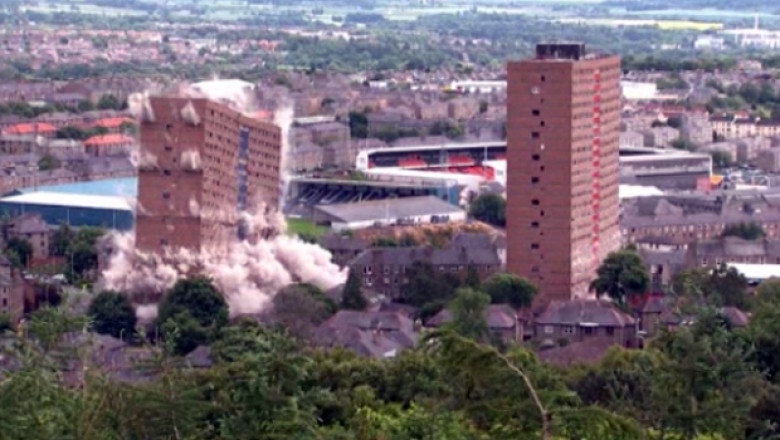 Scotia. Doua cladiri de 25 de etaje au fost culcate la pamant in cateva secunde Imagine