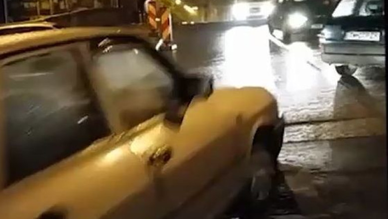 Scuaruri nesemnalizate, masini avariate Imagine