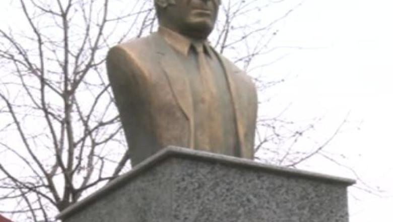 Sculptura controversata. Bustul lui Sergiu Nicolaescu nu seamana cu regizorul Imagine