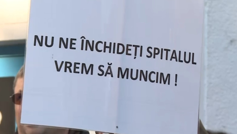 Scumpirile in lant ar putea inchide Spitalul Municipal din Orsova. 200 de medici si asistente au protestat in fata unitatii medicale Imagine