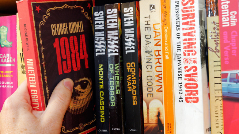 „Scuze de intarziere”. Un barbat a returnat o carte la biblioteca dupa 65 de ani Imagine