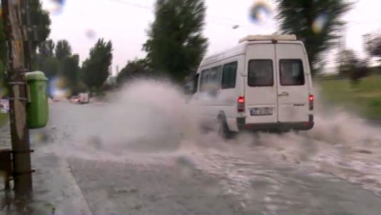 Se intorc ploile torentiale si furtunile. Vremea este instabila in vestul, nordul si centrul Romaniei Imagine